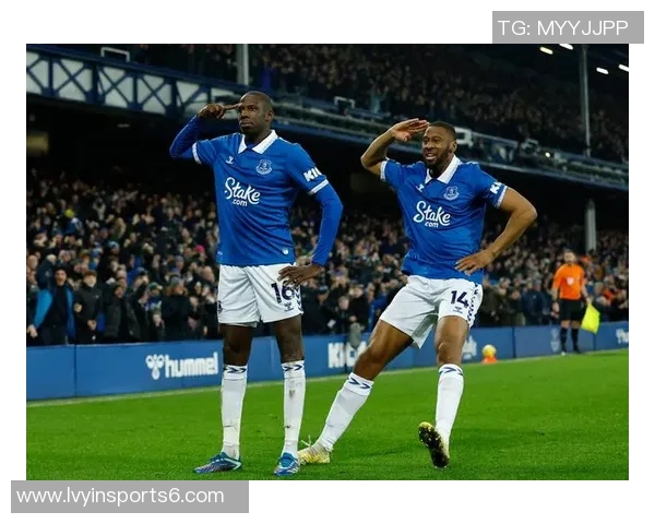 纽卡斯尔足球队的辉煌历程与未来展望：从传统强队到现代足球的崛起